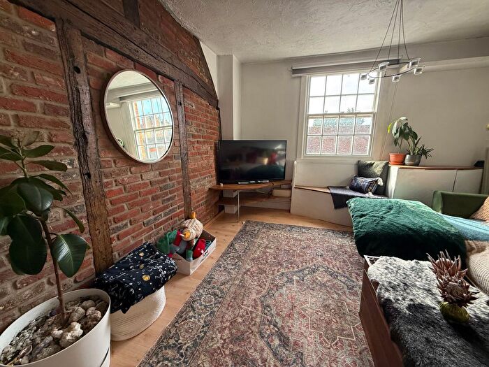 1 Bedroom Flat For Sale In High Street, Hemel Hempstead, Hertfordshire, HP1