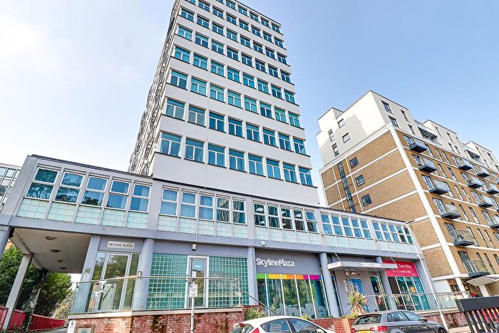 1 Bedroom Flat For Sale In Skyline Plaza, Victoria Avenue, Southend-on-Sea, SS2