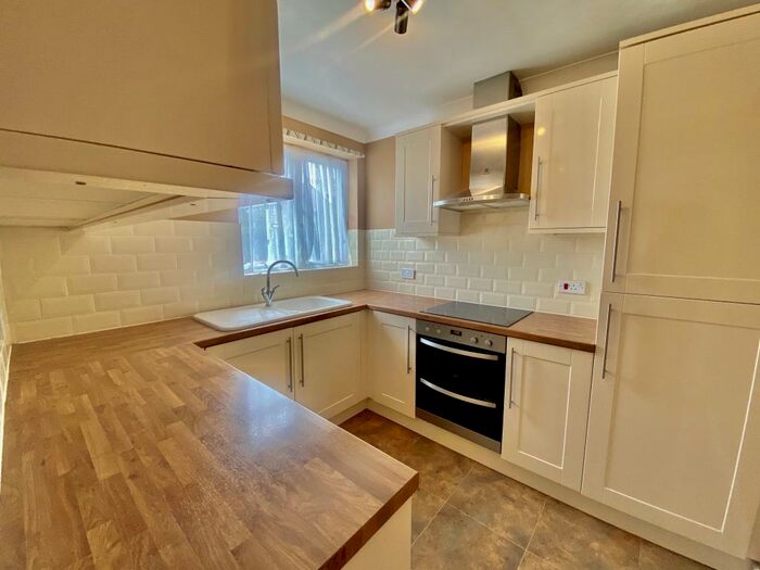 3 Bedroom Maisonette To Rent In Alfriston Gardens, Southampton, SO19