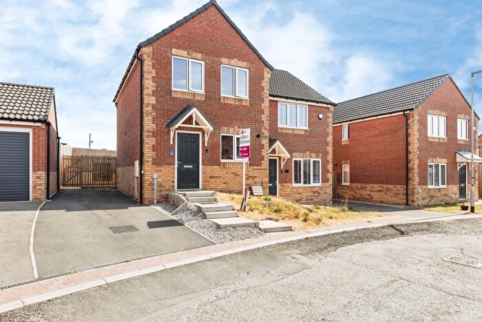 3 Bedroom Semi-Detached House For Sale In Pear Tree Mews, Knottingley, WF11