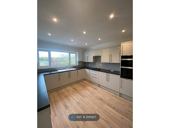 3 Bedroom Flat To Rent In Clowne Road, Stanfree, Chesterfield, S44