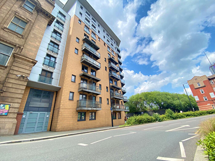 3 Bedroom Flat To Rent In Parkers Apartment, Corporation Street, Manchester, M4