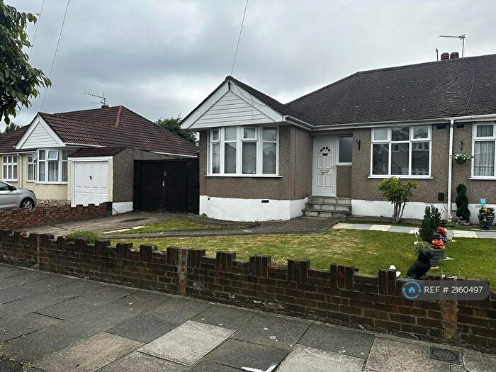 3 Bedroom Bungalow To Rent In Sutherland Avenue, Welling, DA16