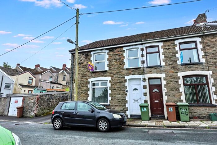 3 Bedroom End Of Terrace House For Sale In Usk Road, Bargoed, Mid Glamorgan, CF81