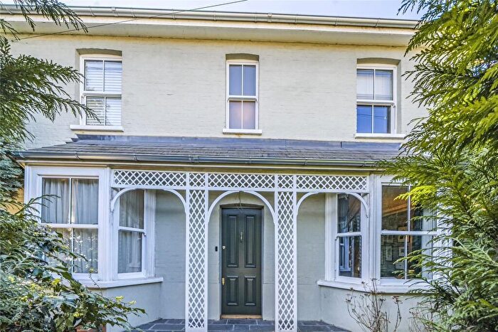 5 Bedroom Detached House For Sale In Brighton Road, Addlestone, Surrey, KT15