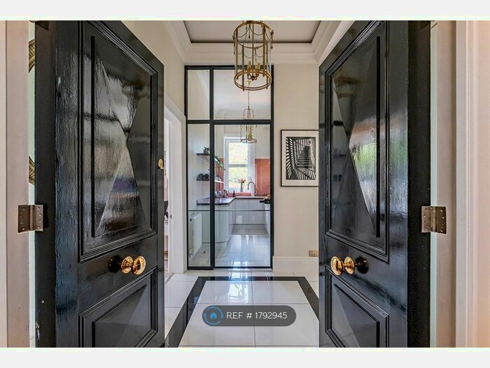 2 Bedroom Flat To Rent In Clifton Gardens, Folkestone, Kent, CT20