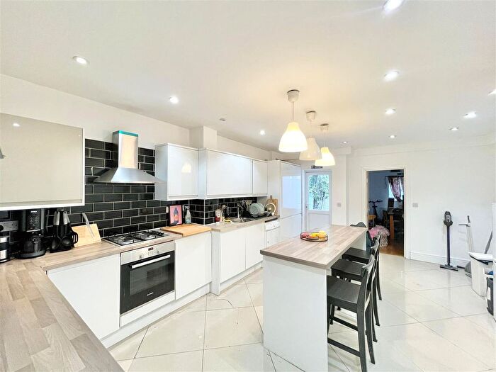 5 Bedroom Terraced House To Rent In Melbourne Road, London, E17
