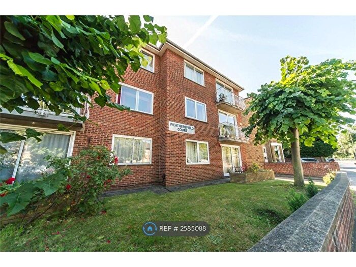 2 Bedroom Flat To Rent In Weathersfield Court, London, SE9