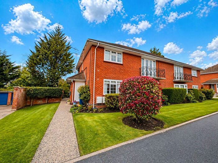 2 Bedroom Maisonette For Sale In Barrowdene Close, Pinner, HA5