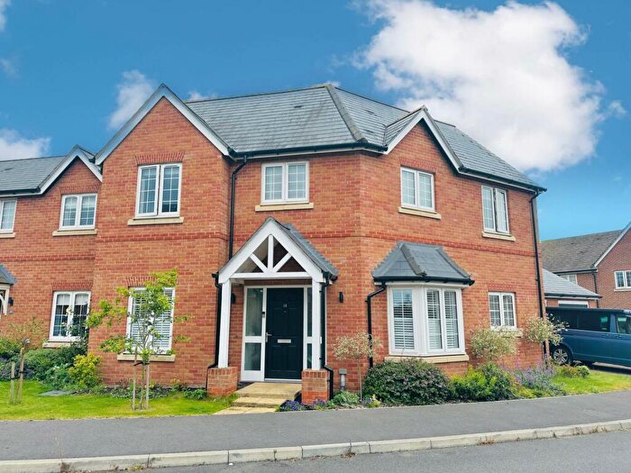 4 Bedroom Semi-Detached House To Rent In Bonners Mead, Benson, OX10