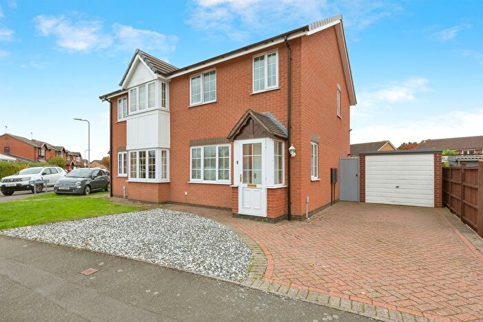 3 Bedroom Semi Detached House For Sale In Kinross Way, Hinckley, LE10