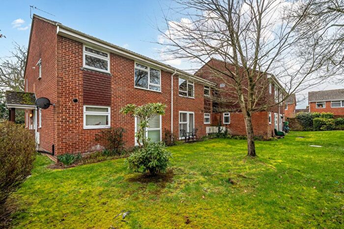 2 Bedroom Flat For Sale In Farriers Close, Billingshurst, RH14