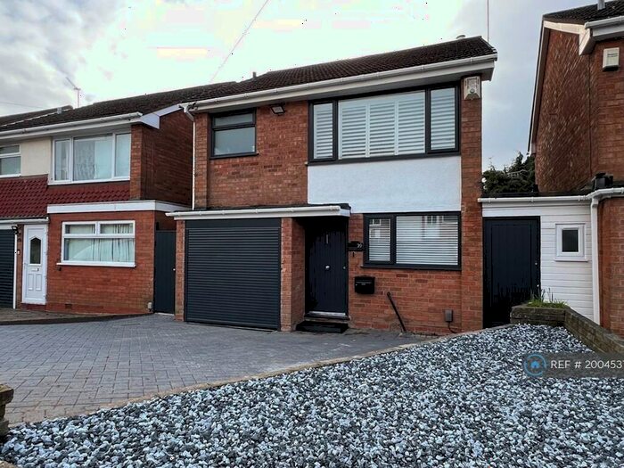 3 Bedroom Detached House To Rent In Copperbeech Close, Birmingham, B32