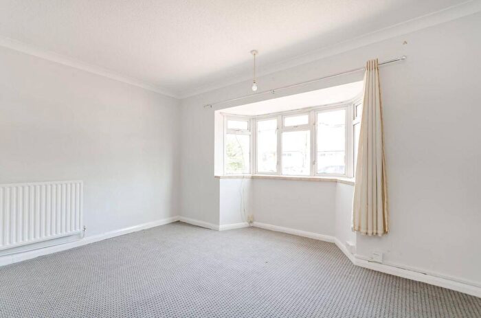 4 Bedroom Bungalow To Rent In Tolworth Park Road, Surbiton, KT6