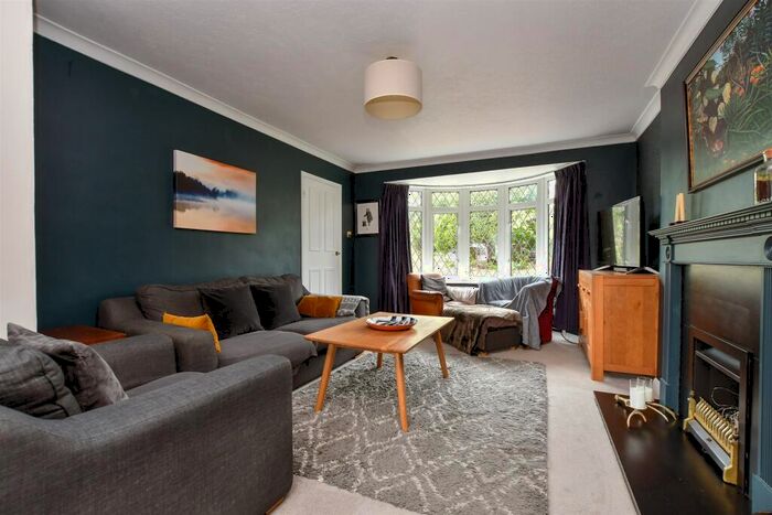 4 Bedroom Semi-Detached House For Sale In Dewlands, Godstone, Surrey, RH9
