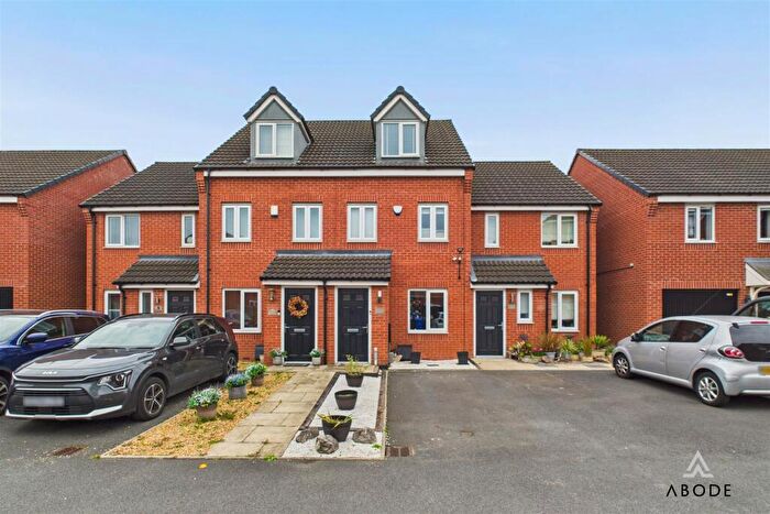 3 Bedroom Town House For Sale In Metcalfe Close, Stretton, DE14