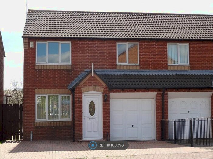 3 Bedroom Semi-Detached House To Rent In Gragareth Way, Washington NE37
