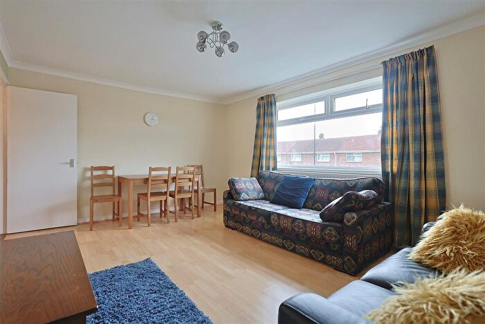 2 Bedroom Flat To Rent In Stoneleigh Avenue, Longbenton, Newcastle Upon Tyne, NE12
