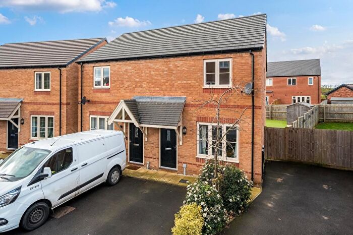 2 Bedroom Semi Detached House For Sale In Banbury, Oxfordshire, OX16