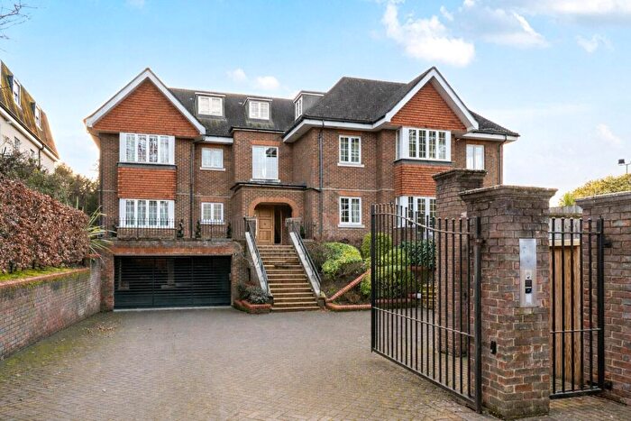 2 Bedroom Flat For Sale In Claremont Lane, Esher, KT10