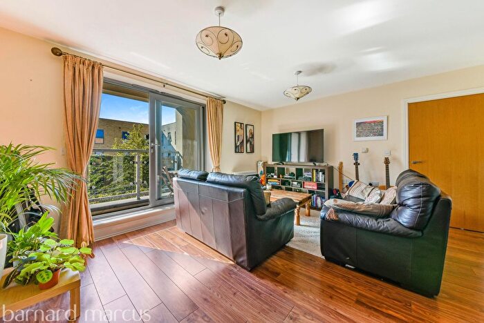 2 Bedroom Flat To Rent In St. Georges Grove, London, SW17