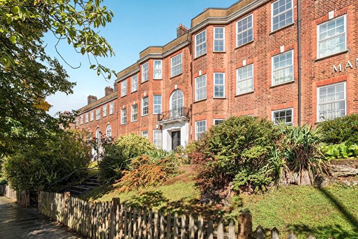 2 Bedroom Flat For Sale In Aylmer Road, East Finchley, London, N2