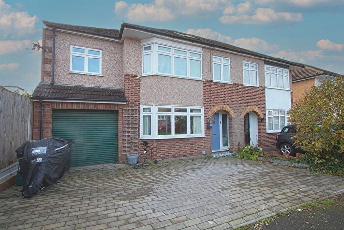 4 Bedroom Semi Detached House For Sale In Atridge Chase, Billericay, CM12