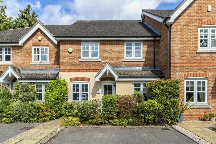 4 Bedroom Property To Rent In Oakington Close, Sunbury-On-Thames, TW16