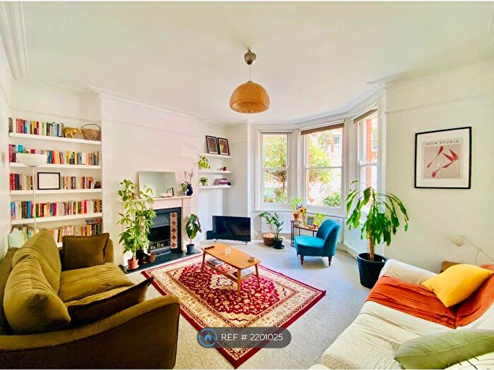 2 Bedroom Flat To Rent In Oval, London, SW9