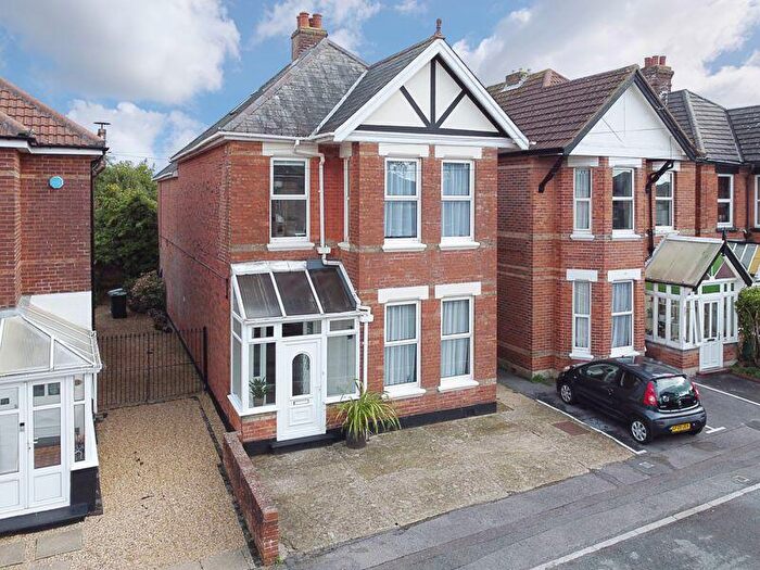 5 Bedroom Detached House For Sale In Queensland Road, Pokesdown, BH5