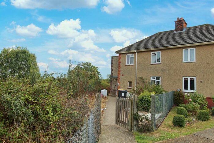 3 Bedroom Semi-Detached House For Sale In Bedford Road, Roxton, Bedford, MK44