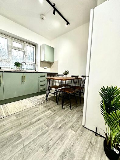 3 Bedroom Flat To Rent In Broomhouse Lane, London, SW6