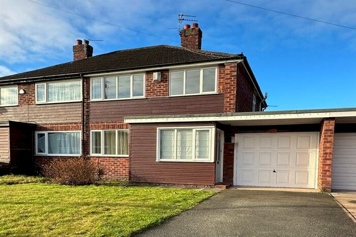 3 Bedroom Semi-Detached House To Rent In Heathfield Close, Sale, M33