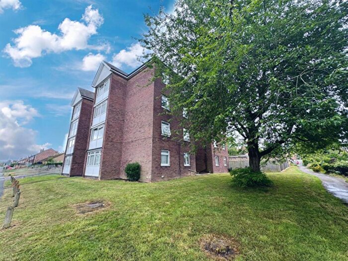 2 Bedroom Flat To Rent In Meadgate Avenue, Great Baddow, Chelmsford, CM2