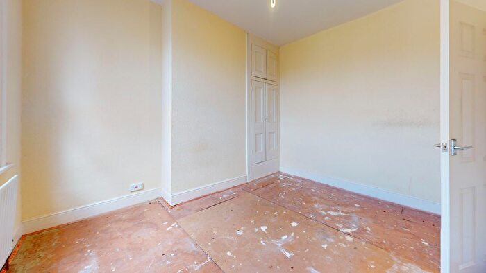 3 Bedroom Block Of Flats For Sale In Isla Road, London, SE18