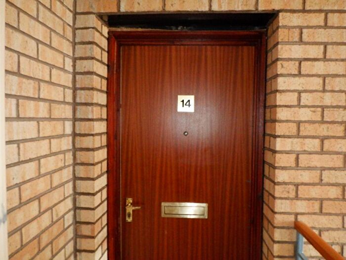 2 Bedroom Flat To Rent In Rennies Court, City Centre, Aberdeen, AB11