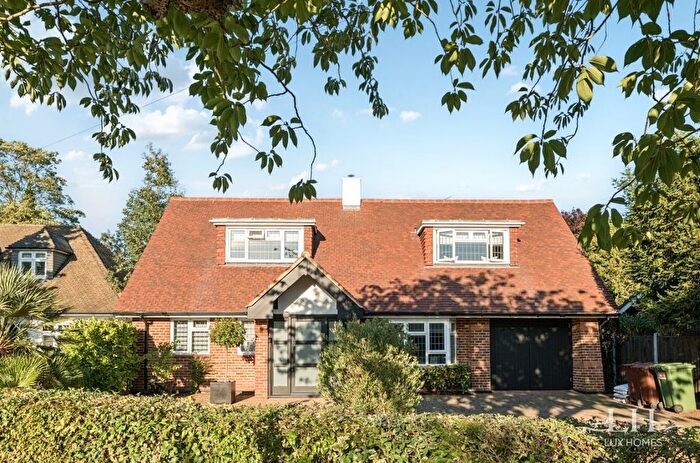 4 Bedroom Bungalow For Sale In Gidea Avenue, Romford, RM2