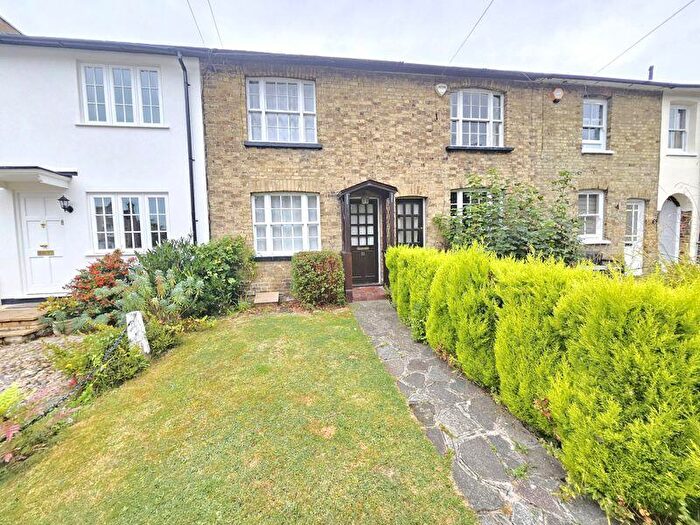 2 Bedroom Character Property For Sale In Hadley Highstone, High Barnet, EN5