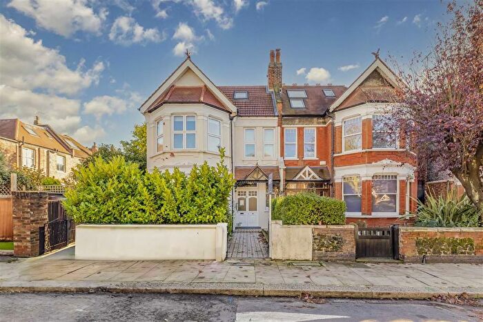 2 Bedroom Flat For Sale In Rondu Road, Cricklewood, NW2