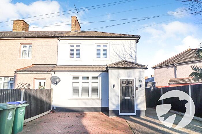 3 Bedroom End Terrace House For Sale In Avenue Road, Erith, Kent, DA8