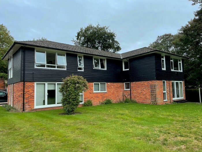 2 Bedroom Flat To Rent In Lexden, CO3