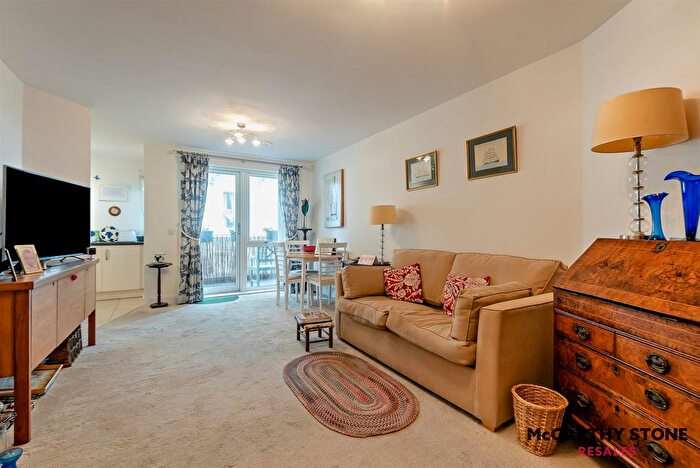 1 Bedroom Flat For Sale In South Parade, Southsea, Hampshire, PO4