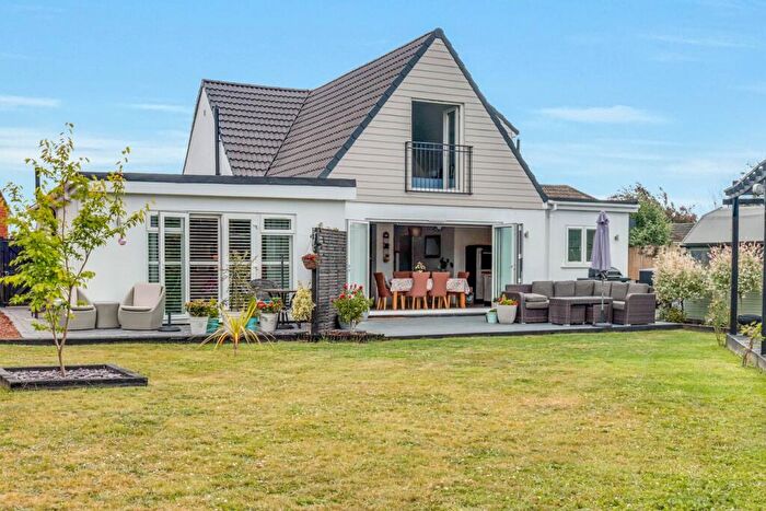 6 Bedroom Detached House For Sale In Chelsworth Close, Thorpe Bay, SS1