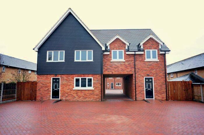 2 Bedroom Maisonette To Rent In Morris Mews, Burnt Mills, Basildon, SS13