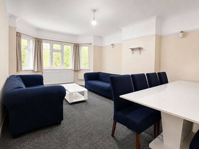 3 Bedroom Flat To Rent In Lampton Road, Hounslow, TW3