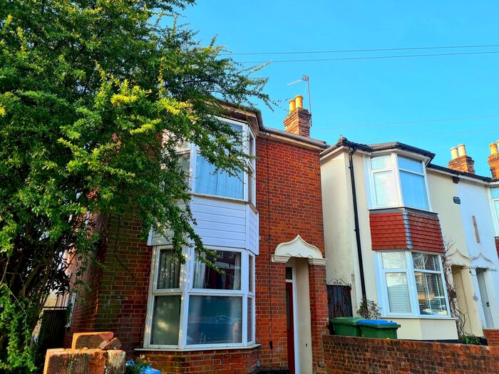 6 Bedroom End Of Terrace House To Rent In Broadlands Road, Southampton, SO17