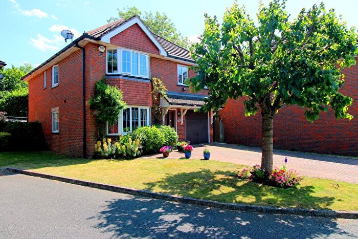5 Bedroom Detached House For Sale In Hatherley Chase, Old Bedford Road Area, Luton, Bedfordshire, LU2