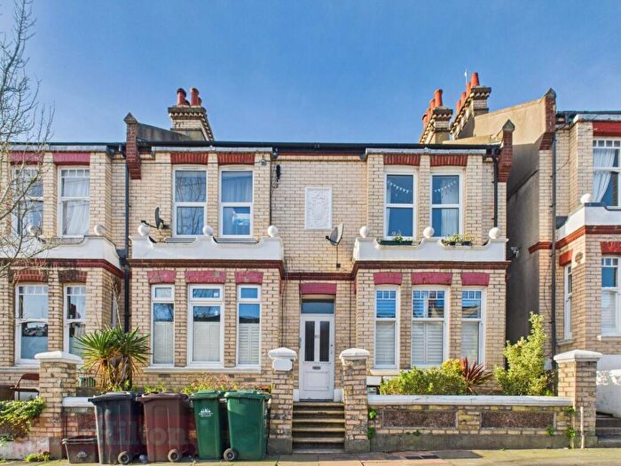 1 Bedroom Flat For Sale In Hollingbury Park Avenue, Brighton, BN1