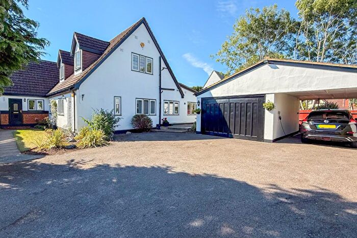 5 Bedroom Detached House For Sale In Wraysbury, Berkshire, TW19