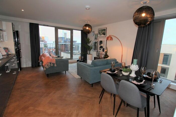 2 Bedroom Flat To Rent In , Broadside, Oldham Road, M4